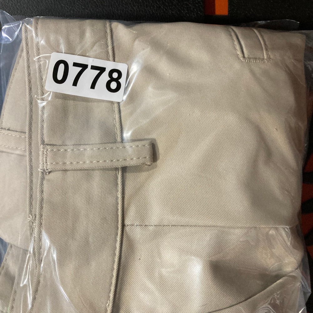 IZOD Golf Classic Mens 36 Beige Shorts Flat Front Casual Active - Picture 14 of 14